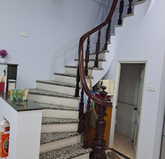 🏡Bán nhà 33m2, T1 lên T4 cơi nới là 28m từ xưa không cấp sổ hiện là nhà kho cho dân lao động ở .