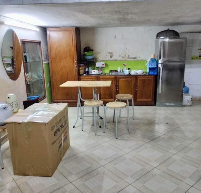 Cần bán gấp nhà Đê Trần Khát Chân, DT 33m x 3 tầng, MT 5m, giá 2.3 tỷ