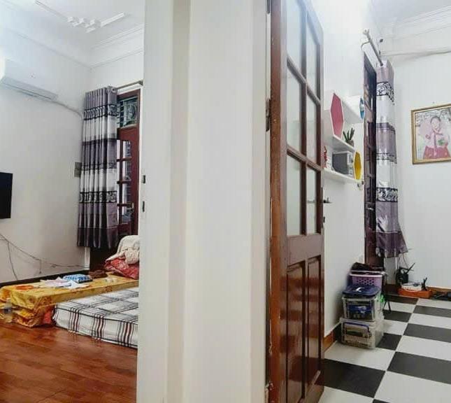 TRUNG TÂM QUẬN HAI BÀ TRƯNG PHỐ BẠCH MAI DT:42.4M2 NHÀ 4 TẦNG 5 NGỦ GIÁ: 4.15 TỶ .