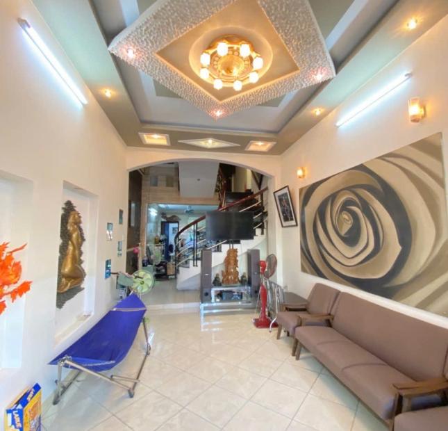 Giảm sâu 3 tỷ! Bán nhà 3 tầng mặt tiền Núi Thành cạnh Tiểu La. Dòng tiền 350 tr/n. Giá nhỉnh 9 tỷ