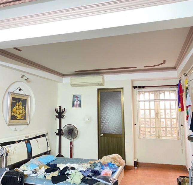 Giảm sâu 3 tỷ! Bán nhà 3 tầng mặt tiền Núi Thành cạnh Tiểu La. Dòng tiền 350 tr/n. Giá nhỉnh 9 tỷ