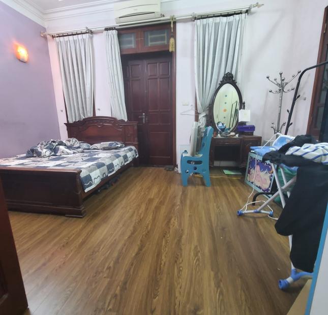 Bán nhà Phú Đô 48,5m2 - 4 tầng - chào 6,8 tỉ - mặt đường ô tô qua, kinh doanh buôn bán tấp nập.
