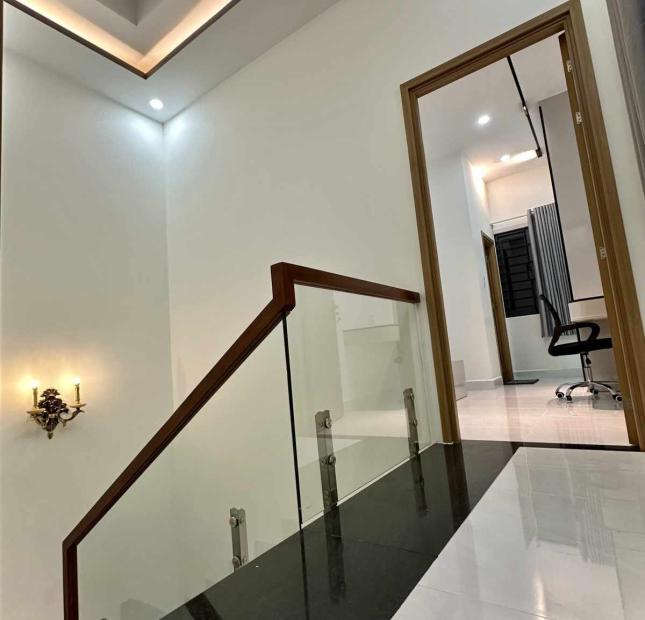 Bán nhà đẹp Trung tâm Linh Trung Thủ Đức-HXT-ô tô ngủ nhà-70m2-4 Tầng-7 tỷ 35