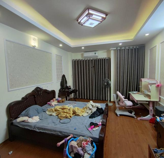Chính chủ bán nhà ngõ phố Khương Trung, nhà đẹp 5 tầng, giá chỉ 5.X tỷ