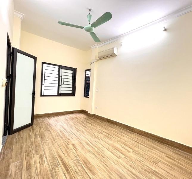 Cực hiếm. Bán nhà đường Khương Trung, Thanh Xuân. 26m2 x 4 Tầng. MT 5m. 3 Ngủ. SĐCC. 2 Tỷ 6. 