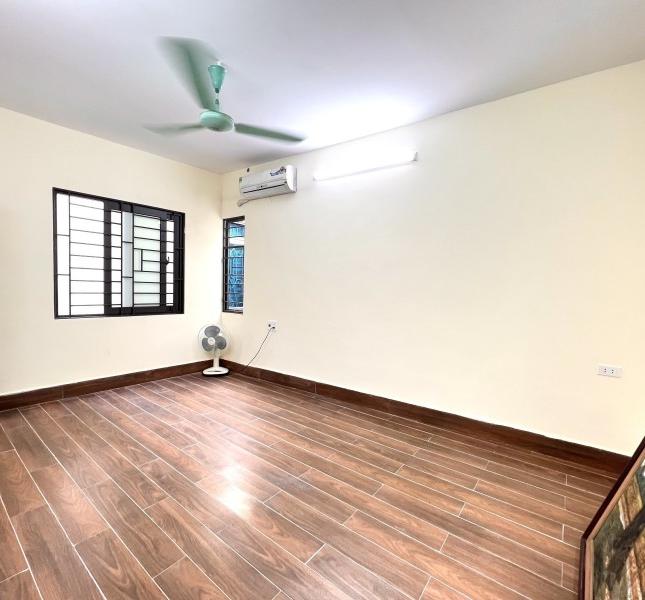 Cực hiếm. Bán nhà đường Khương Trung, Thanh Xuân. 26m2 x 4 Tầng. MT 5m. 3 Ngủ. SĐCC. 2 Tỷ 6. 