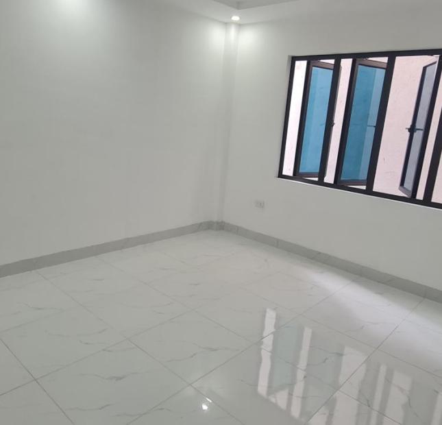 Bán nhà phố Tây -Tây Tựu 32m2*5T. Gần Đh Công Nghiệp Hà Nội, Đh Thành Đô.300m đến đường 32