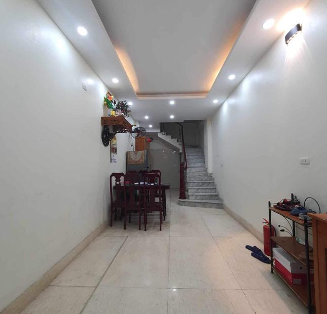 TIN NÓNG O9 2628 5559  Bán nhà Nguyễn Trãi 32m², 5 tầng, MT 3.3m, giá 5.2 tỷ Thanh Xuân