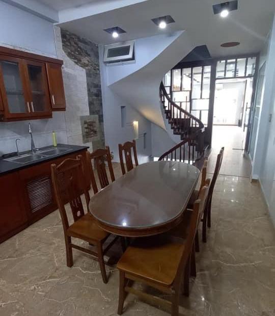 Chính chủ cho thuê toàn bộ ngôi nhà phố Dịch Vọng, Cầu Giấy _Dtsd 300m2_ Giá: 65 triệu