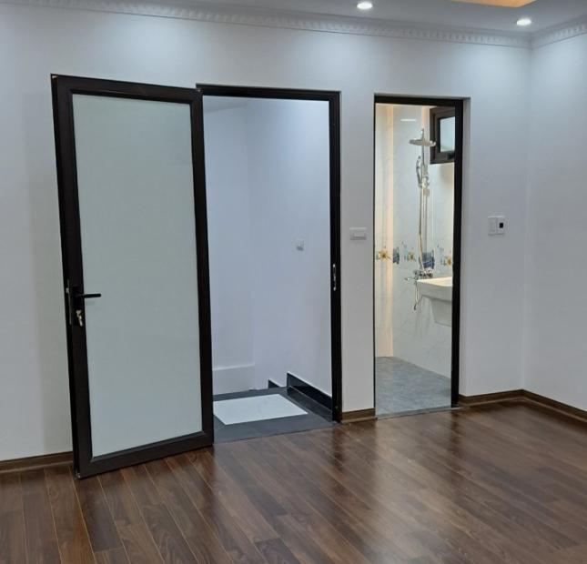 Bán nhà Nguyễn Trãi, Thanh Xuân. 35m2 x 6T. MT 4.5m. PHÂN LÔ. Hàng xóm Royal City. Nhỉnh 5 Tỷ.