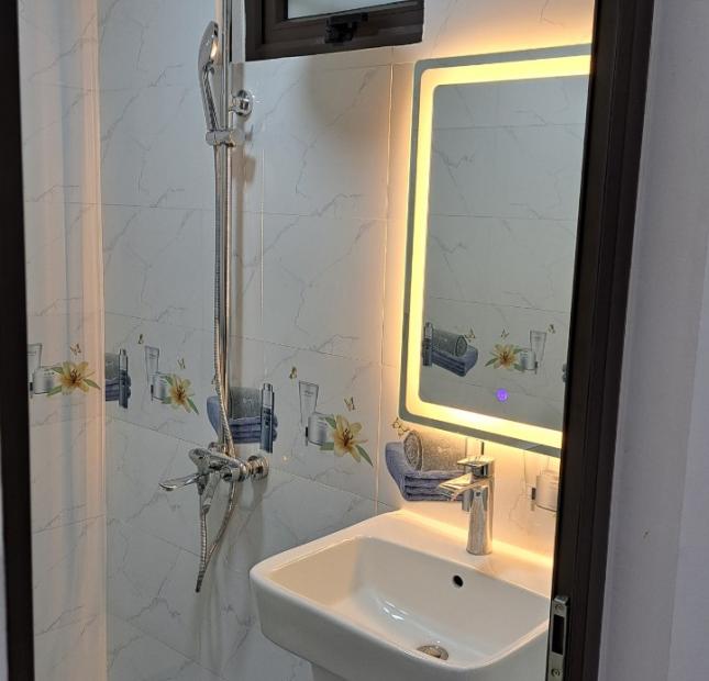 Bán nhà Nguyễn Trãi, Thanh Xuân. 35m2 x 6T. MT 4.5m. PHÂN LÔ. Hàng xóm Royal City. Nhỉnh 5 Tỷ.