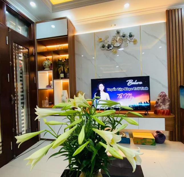 GIẢM 500TR ! Nhà phố Quan Nhân, ô tô đỗ cửa, 2 mặt thoáng mát, vị trí đỉnh, 42m*5T chỉ nhỉnh 7 tỷ.