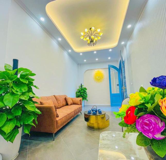 Bán nhà đẹp Yên Hòa 35m x 5T- gần phố- ở ngay- nhỉnh 5 tỷ