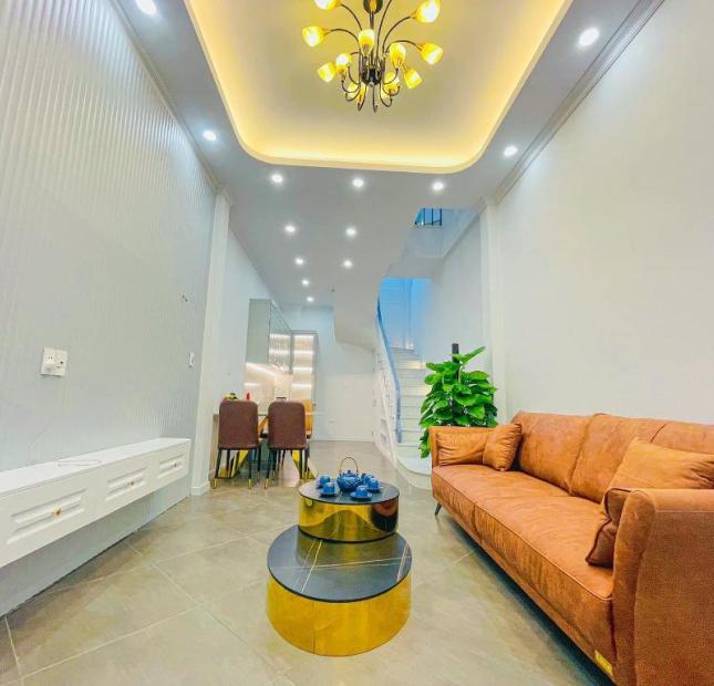 Bán nhà đẹp Yên Hòa 35m x 5T- gần phố- ở ngay- nhỉnh 5 tỷ