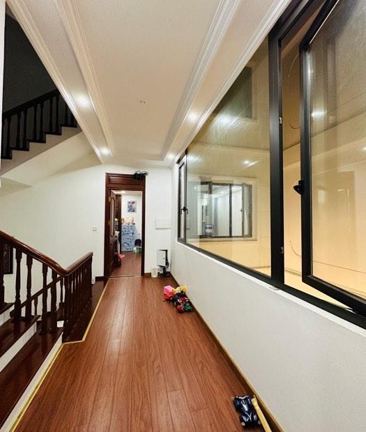 BÁN BIỆT THỰ FULL NỘI THẤT - VÀI BƯỚC CHÂN RA Ô TÔ TRÁNH