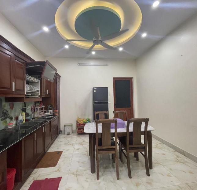 Bán nhà tuyến 2 Nguyễn Văn Hới, 101m 3 tầng độc lập sân cổng, GIÁ 4.7 tỉ