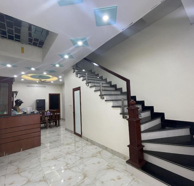 Bán nhà tuyến 2 Nguyễn Văn Hới, 101m 3 tầng độc lập sân cổng, GIÁ 4.7 tỉ
