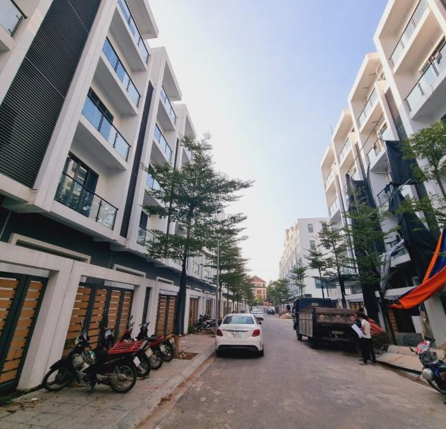 Bán biệt thự liền kề -Goldmark City,90m*5T*5MT 2 thoáng ô tô tránh - vỉa hè  tc 18 tỷ