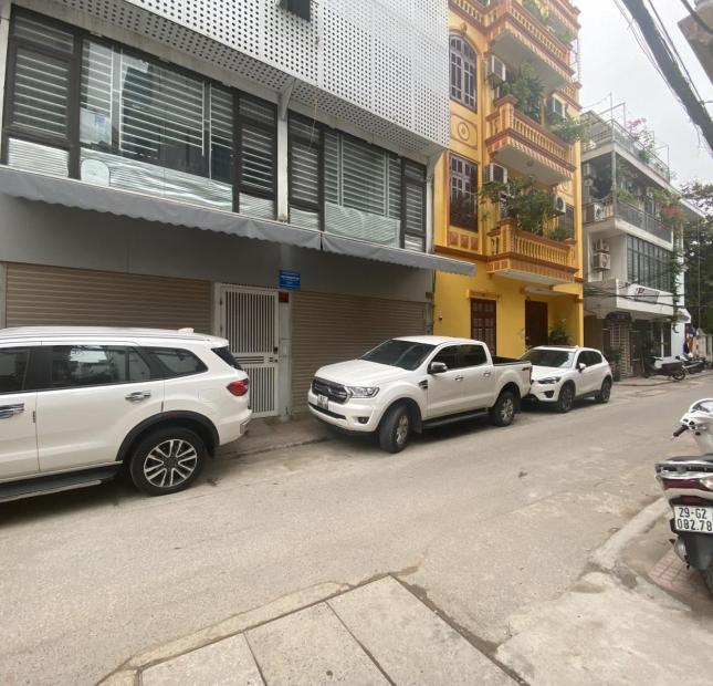 Bán nhà Kim Giang, Thanh Xuân
căn nnhà xây mới 5 tầng, thang máy, ô tô ra vào, ngõ thông ra đường