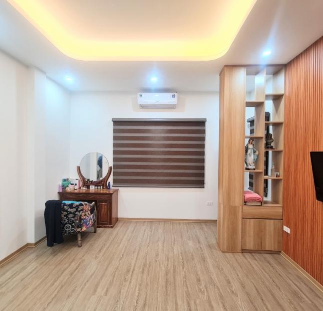 MỘT CĂN DUY NHẤT PHỐ ĐẶNG VĂN NGỮ, ĐỐNG ĐA 42M, 5T, MT 6M. LÔ GÓC, OTO ĐỖ, NHỈNH 6 TỶ. 0937651883.