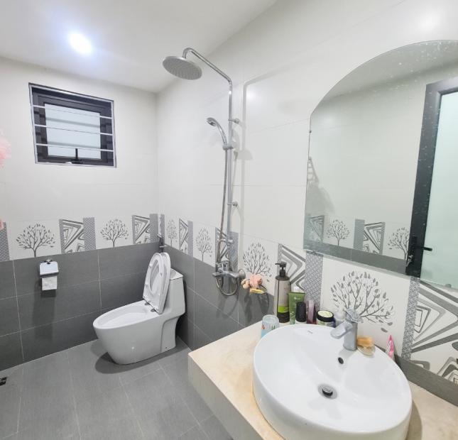 MỘT CĂN DUY NHẤT PHỐ ĐẶNG VĂN NGỮ, ĐỐNG ĐA 42M, 5T, MT 6M. LÔ GÓC, OTO ĐỖ, NHỈNH 6 TỶ. 0937651883.