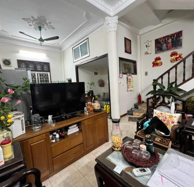 chính chủ  bán nhà trần quốc hoàn PL 2 thoáng ôtô tránh>17 tỷ 80m 4T