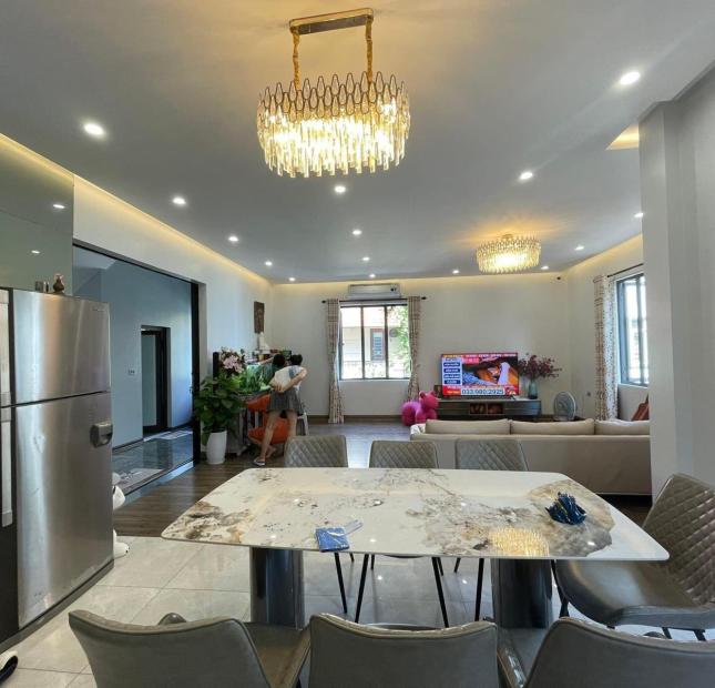 nhà đẹp lô góc Long Biên, 95m x 4 tầng, mặt tiền 9.3m, gara ôtô, full nội thất