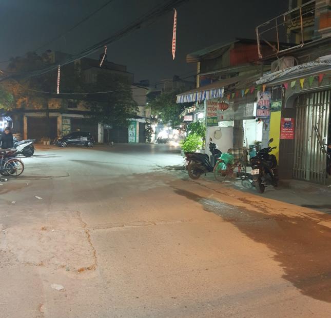 Vị trí đắc địa, kinh doanh phát triển: Nhà mặt phố 3 tầng, diện tích 70m2 tại Xóm Cầu Hữu Hòa,