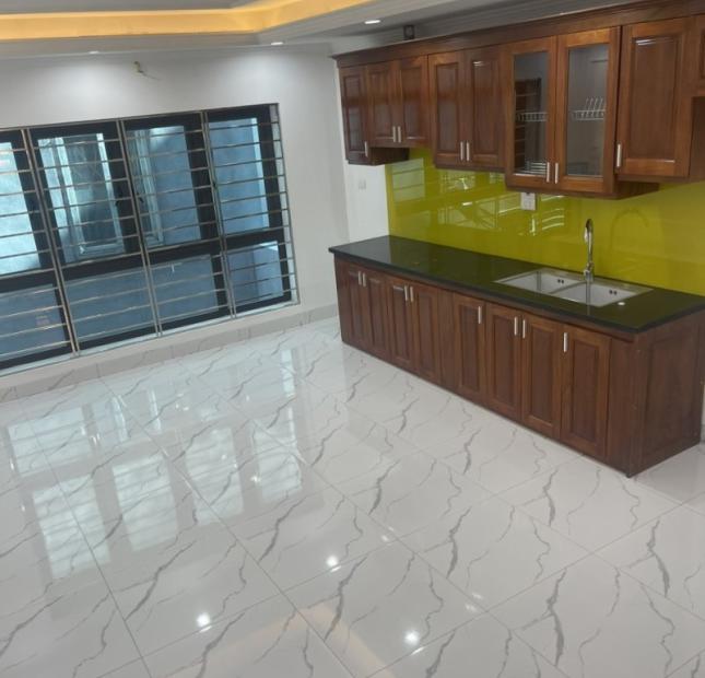 NHÀ MỚI TINH TẠI KIM GIANG, - 7 TẦNG - 30m2  4.35 TỶ