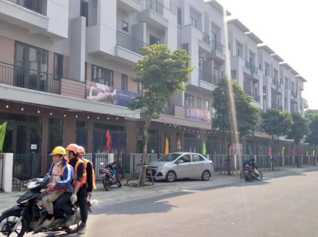 Nhà Phố 75m²- ĐỐI DIỆN CHUNG CƯ. Ngay Gia Lâm. Giá hạt rẻ chỉ 3,x tỷ. LH 0865706187