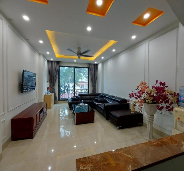 Bán nhà Chu Huy Mân,Long biên 52m2,5 tầng,Mt4m oto tránh chỉ 8 tỷ
