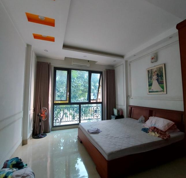 Bán nhà Chu Huy Mân,Long biên 52m2,5 tầng,Mt4m oto tránh chỉ 8 tỷ