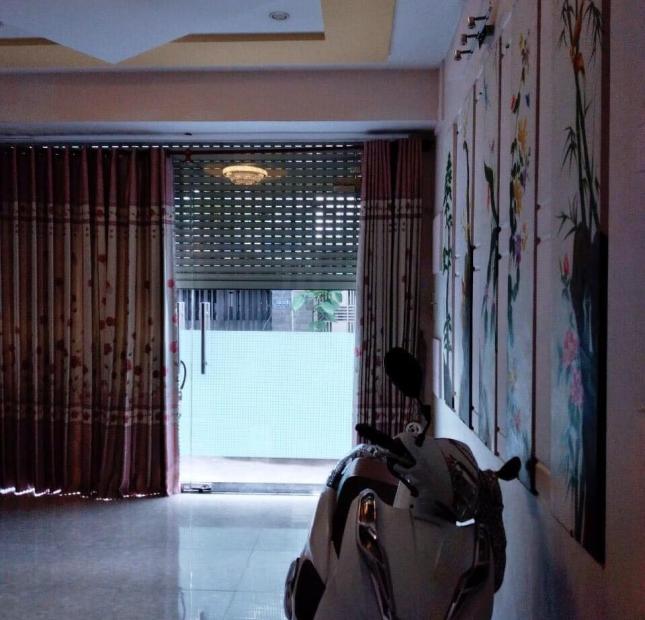 Oto 7 chỗ đỗ cửa hẻm thẳng tắp ,thông thoáng,Phường Phú Thuận Quận 7