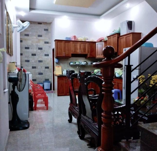 Oto 7 chỗ đỗ cửa hẻm thẳng tắp ,thông thoáng,Phường Phú Thuận Quận 7