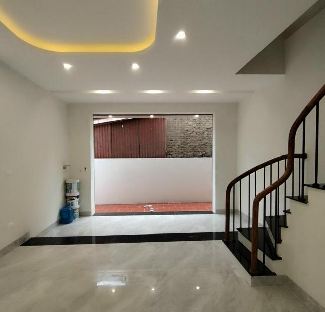 Bán nhà 32m2x5T ở Đa Sỹ- Hà Đông, ô tô gần nhà, vị trí đẹp, gần chợ Đa Sỹ. LH 0984672007