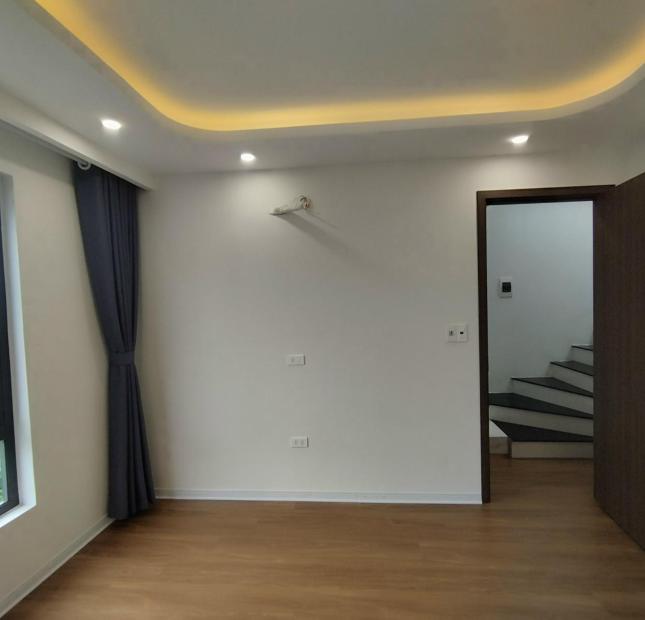 Bán nhà 32m2x5T ở Đa Sỹ- Hà Đông, ô tô gần nhà, vị trí đẹp, gần chợ Đa Sỹ. LH 0984672007